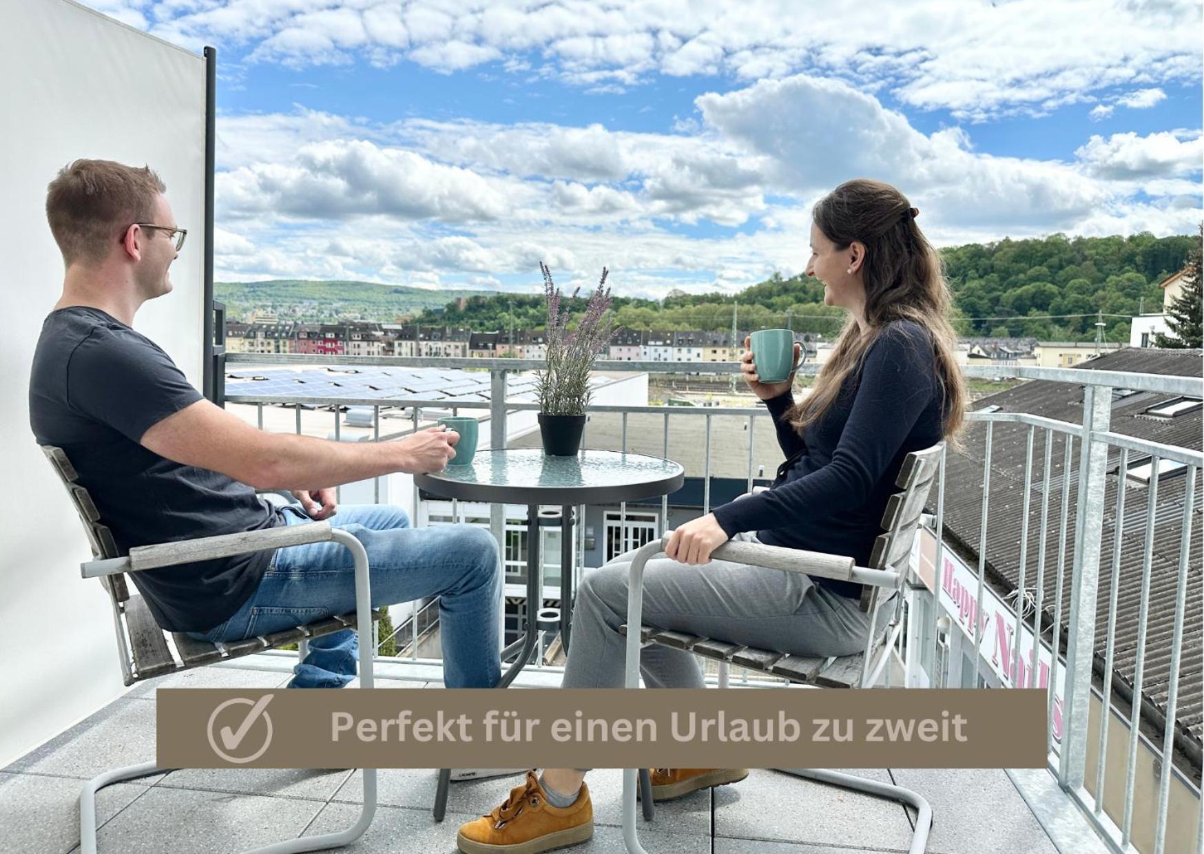 Buddha Apartment - Stadtnah, Balkon, Parkplatz, E-Ladestation Fuer Autos & Fahrraeder, Fitnessstudio Koblenz  Buitenkant foto